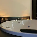 Le Colonne Nocleg ze śniadaniem 4*